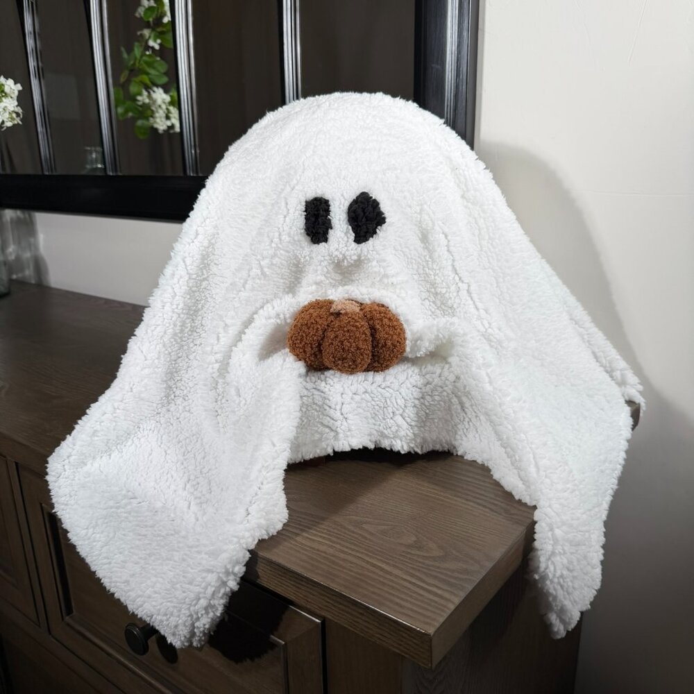 Cozy Ghost Throw Pillow – Neutral Halloween Home Décor